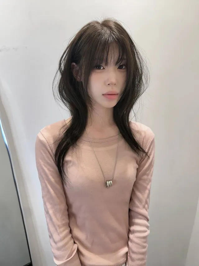 송다영 디자이너의 레이어드컷 · 매트브라운 헤어 작업 이미지